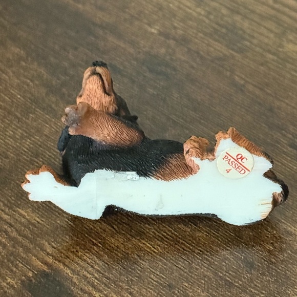 Vintage Living Stone Dachshund Figurine Black and Tan Weiner Dog Miniature - Picture 8 of 8